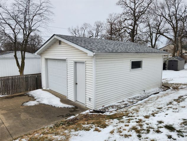118 E Madison Street, Knoxville, IA 50138