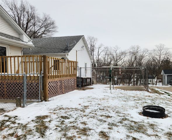 118 E Madison Street, Knoxville, IA 50138