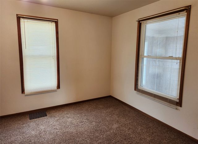 118 E Madison Street, Knoxville, IA 50138