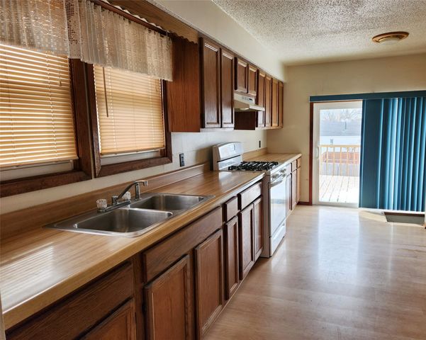 118 E Madison Street, Knoxville, IA 50138