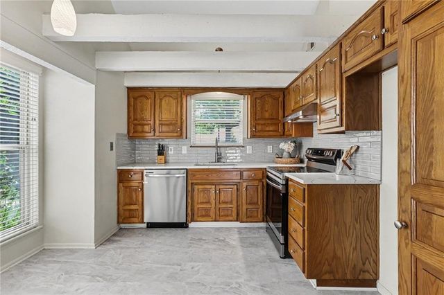 12200 W 79th Terrace, Lenexa, KS 66215