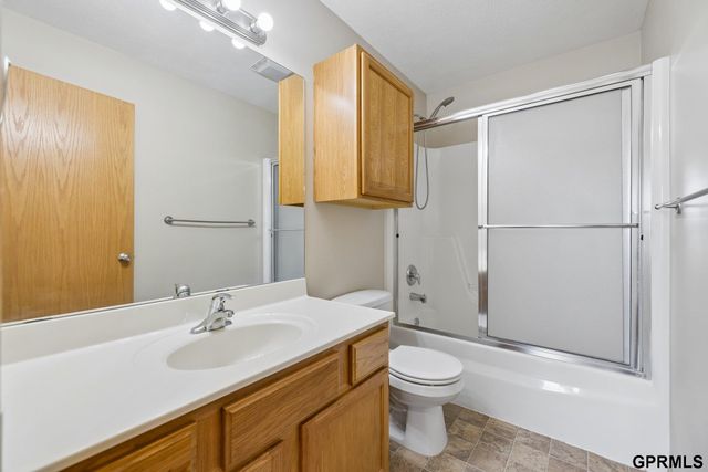 1247 Turtle Creek Road, Lincoln, NE 68521