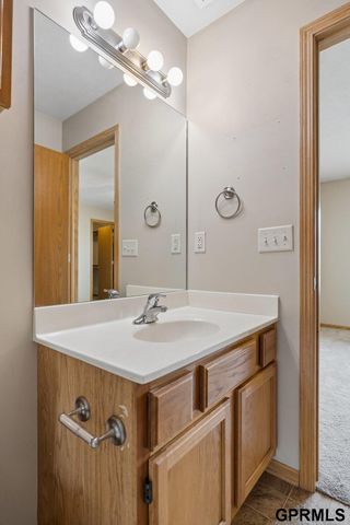 1247 Turtle Creek Road, Lincoln, NE 68521