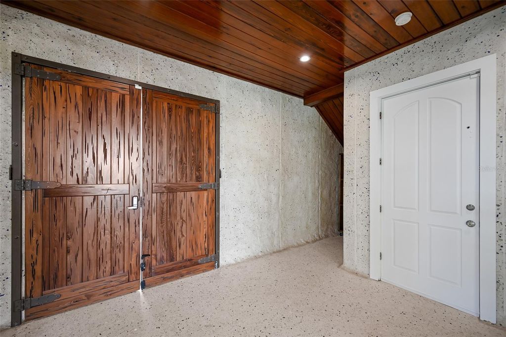 Image 11 of property listing at 2110 PALMA SOLA BOULEVARD, Bradenton, FL 34209