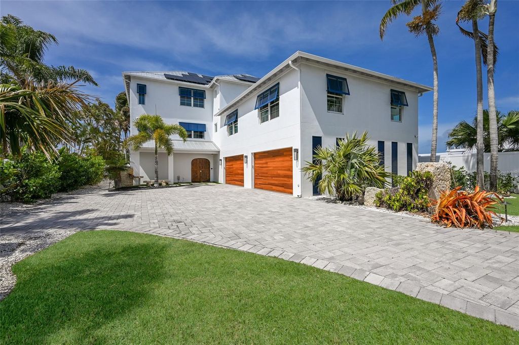 Image 8 of property listing at 2110 PALMA SOLA BOULEVARD, Bradenton, FL 34209