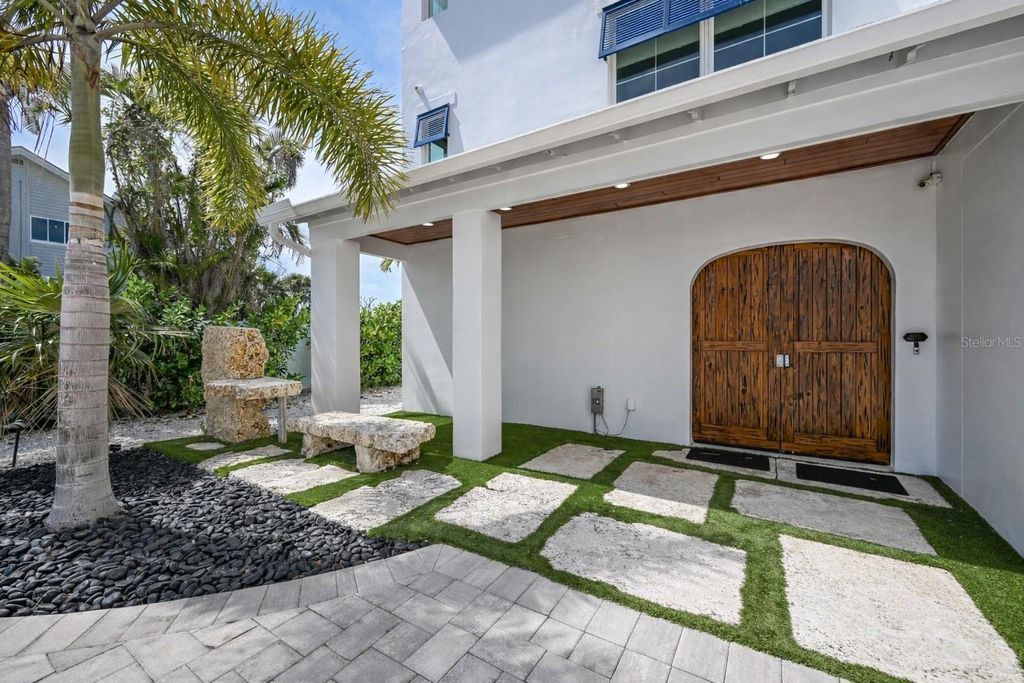 Image 10 of property listing at 2110 PALMA SOLA BOULEVARD, Bradenton, FL 34209