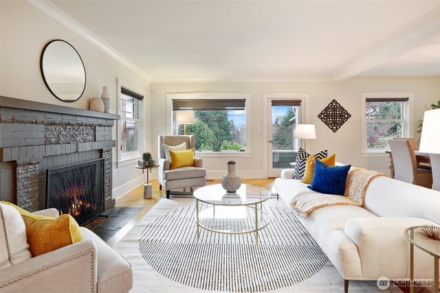 1910 N 38th Street, Seattle, WA 98103