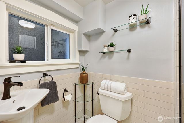 1910 N 38th Street, Seattle, WA 98103