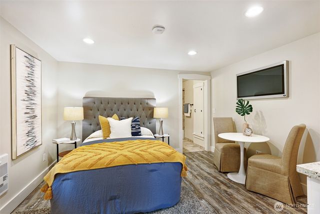 1910 N 38th Street, Seattle, WA 98103