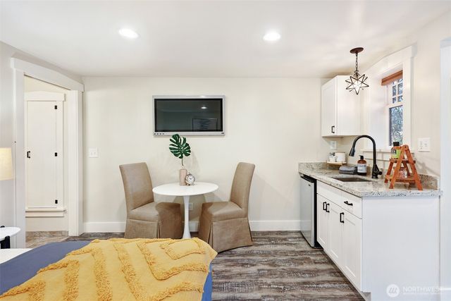 1910 N 38th Street, Seattle, WA 98103