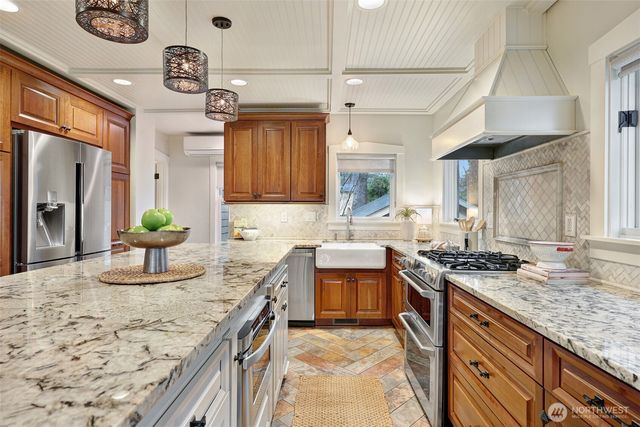 1910 N 38th Street, Seattle, WA 98103