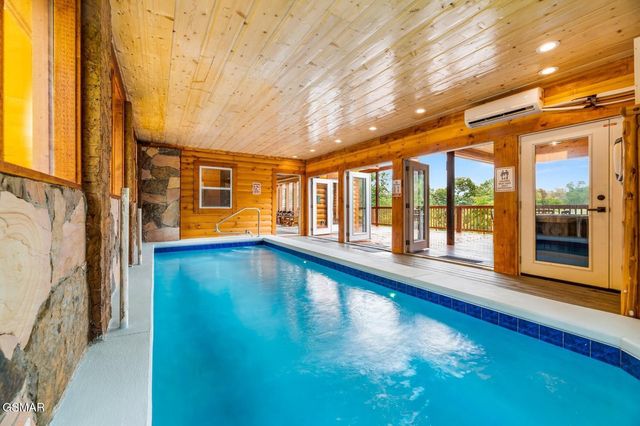 720 Pinecrest Drive, Gatlinburg, TN 37738