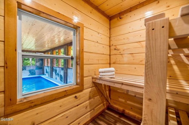 720 Pinecrest Drive, Gatlinburg, TN 37738