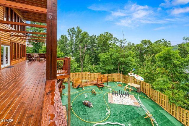 720 Pinecrest Drive, Gatlinburg, TN 37738