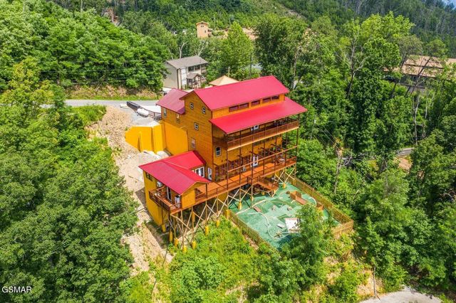 720 Pinecrest Drive, Gatlinburg, TN 37738