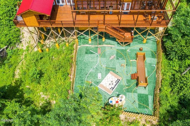 720 Pinecrest Drive, Gatlinburg, TN 37738