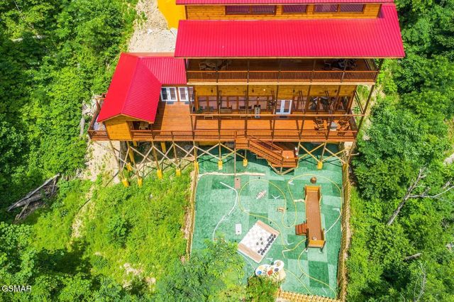 720 Pinecrest Drive, Gatlinburg, TN 37738