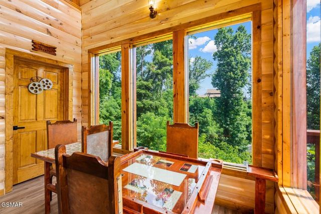 720 Pinecrest Drive, Gatlinburg, TN 37738