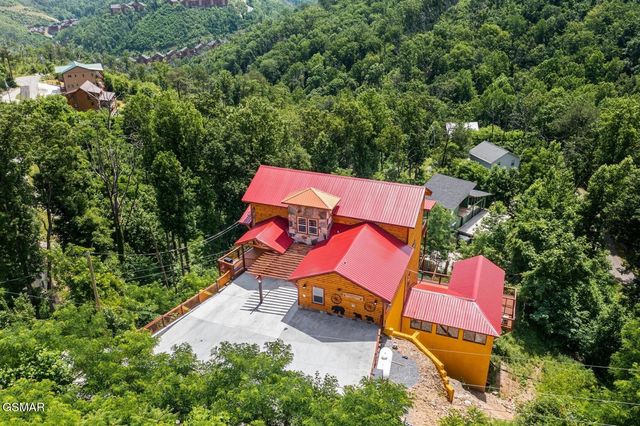 720 Pinecrest Drive, Gatlinburg, TN 37738