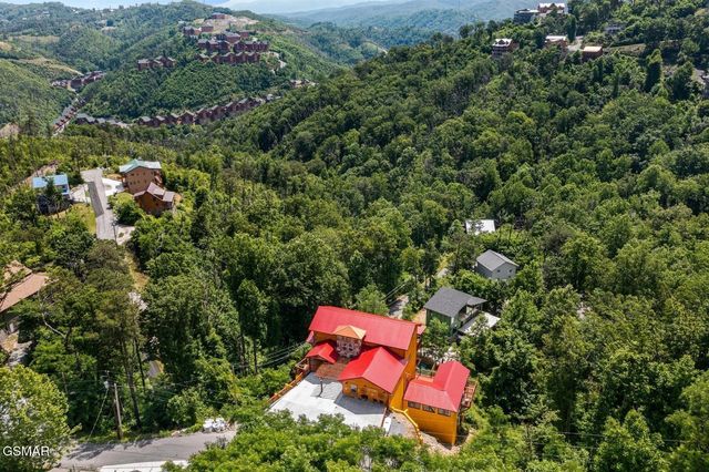 720 Pinecrest Drive, Gatlinburg, TN 37738