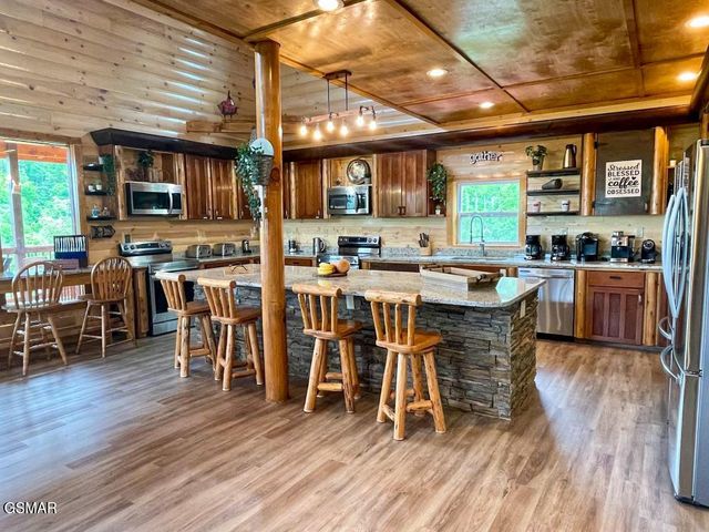 720 Pinecrest Drive, Gatlinburg, TN 37738