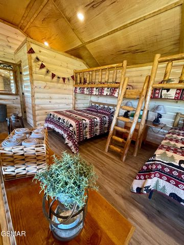 720 Pinecrest Drive, Gatlinburg, TN 37738