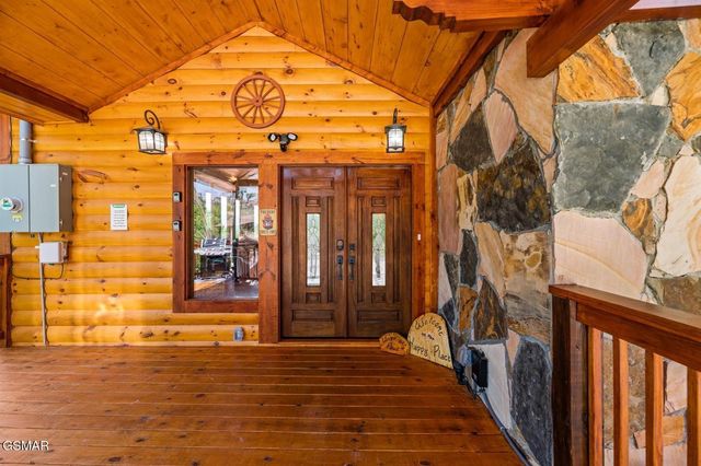 720 Pinecrest Drive, Gatlinburg, TN 37738