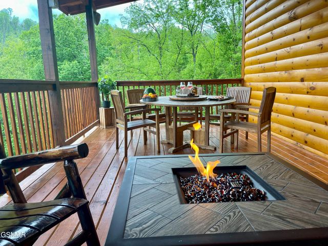 720 Pinecrest Drive, Gatlinburg, TN 37738