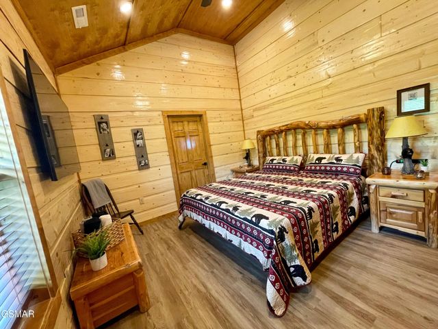 720 Pinecrest Drive, Gatlinburg, TN 37738
