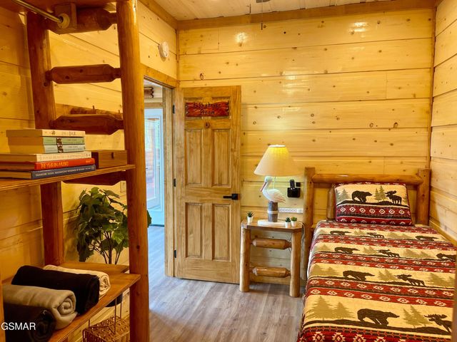 720 Pinecrest Drive, Gatlinburg, TN 37738