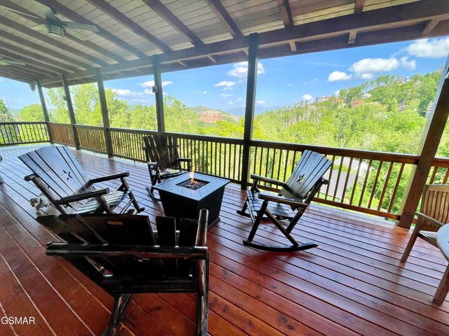 720 Pinecrest Drive, Gatlinburg, TN 37738
