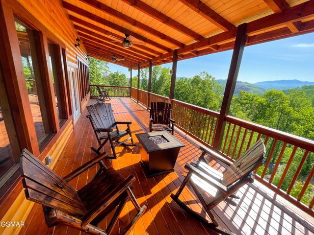 720 Pinecrest Drive, Gatlinburg, TN 37738