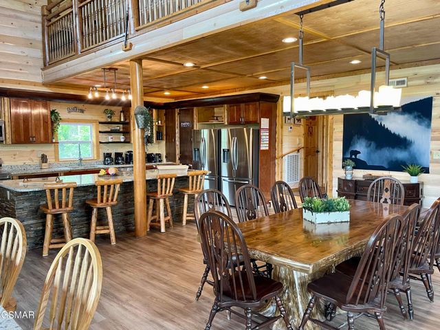 720 Pinecrest Drive, Gatlinburg, TN 37738