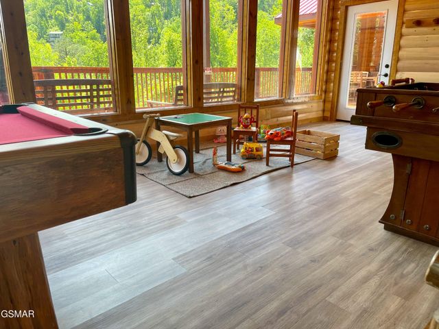 720 Pinecrest Drive, Gatlinburg, TN 37738