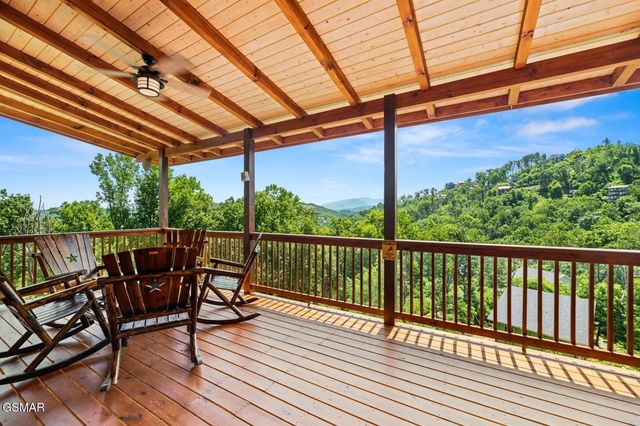 720 Pinecrest Drive, Gatlinburg, TN 37738