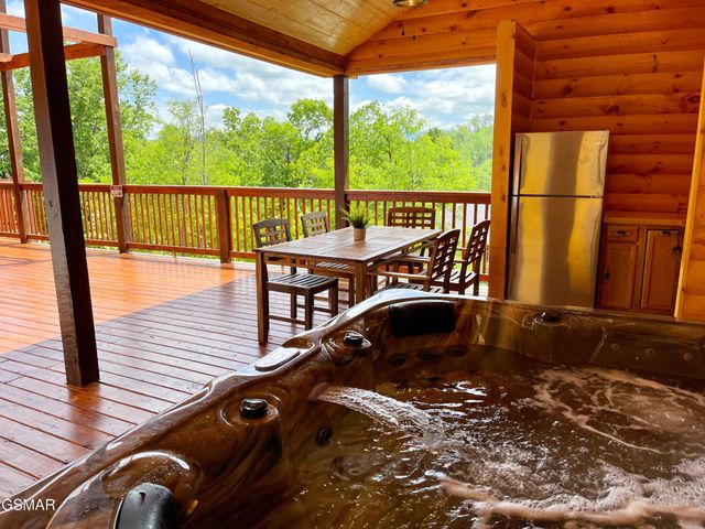 720 Pinecrest Drive, Gatlinburg, TN 37738