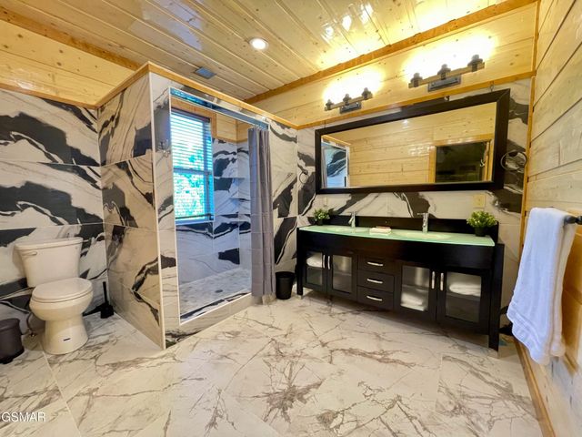 720 Pinecrest Drive, Gatlinburg, TN 37738