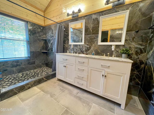 720 Pinecrest Drive, Gatlinburg, TN 37738
