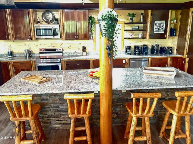 720 Pinecrest Drive, Gatlinburg, TN 37738