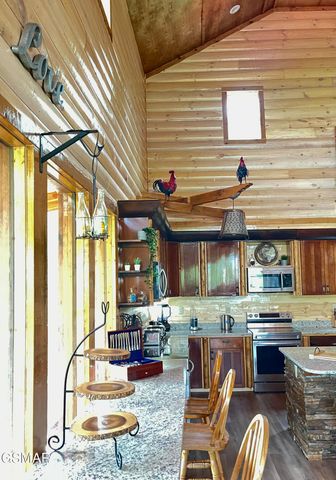 720 Pinecrest Drive, Gatlinburg, TN 37738