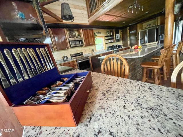 720 Pinecrest Drive, Gatlinburg, TN 37738