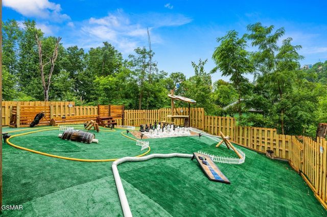 720 Pinecrest Drive, Gatlinburg, TN 37738