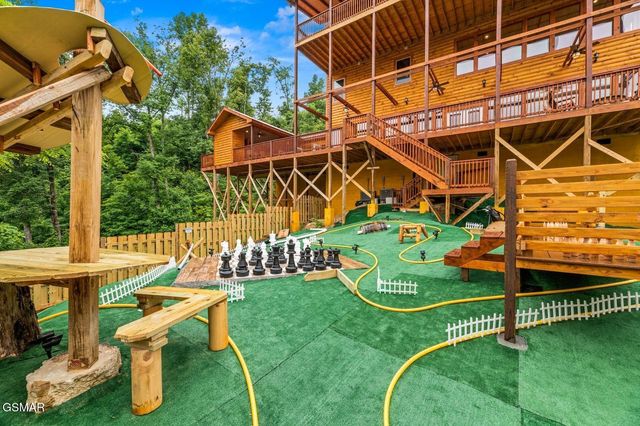 720 Pinecrest Drive, Gatlinburg, TN 37738
