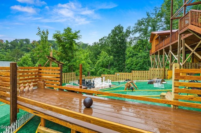 720 Pinecrest Drive, Gatlinburg, TN 37738
