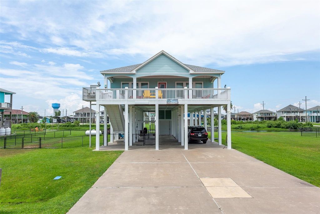 1987 Avenue G, Crystal Beach, TX 77650