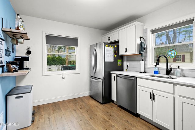 1575 Dean Street, Niskayuna, NY 12309