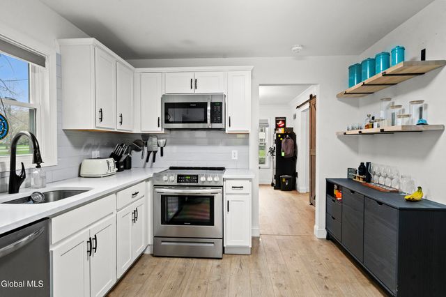 1575 Dean Street, Niskayuna, NY 12309