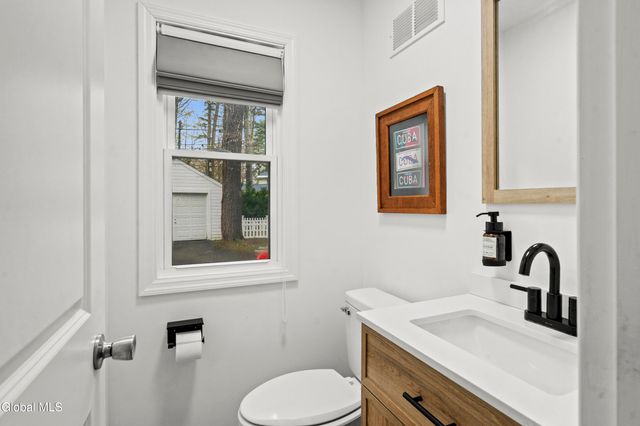 1575 Dean Street, Niskayuna, NY 12309