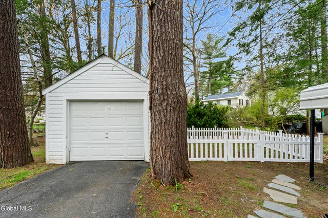 1575 Dean Street, Niskayuna, NY 12309