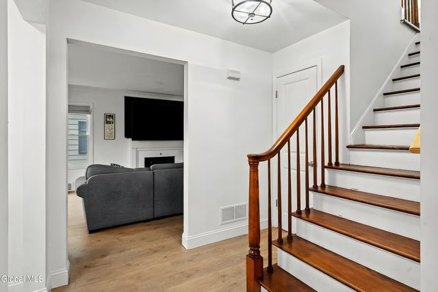 1575 Dean Street, Niskayuna, NY 12309
